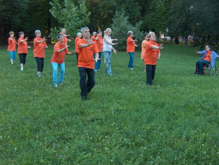 tai chi - gyakorls a szabadban