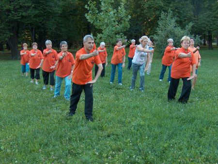 tai chi - gyakorls a szabadban - Miskolc